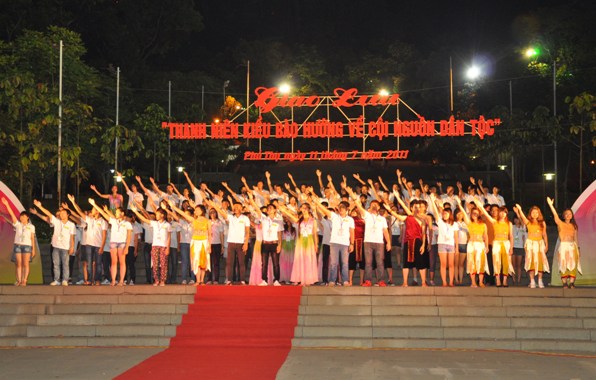 Giao lưu “Thanh niên kiều bào hướng về cội nguồn dân tộc” tại Phú Thọ